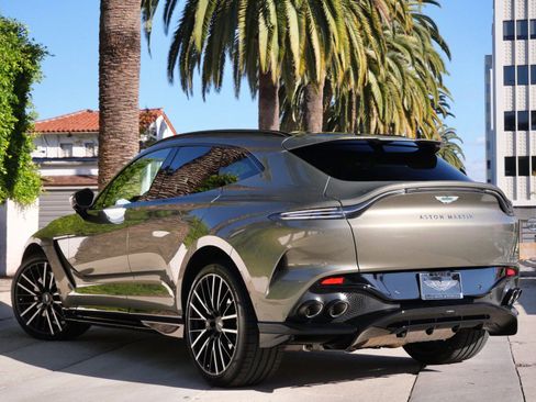 New 2026 Aston Martin DBX 707 image 2