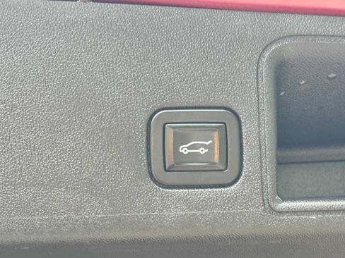 Used 2019 GMC Terrain Denali w/ Advanced Safety Package AWD/4WD image 8