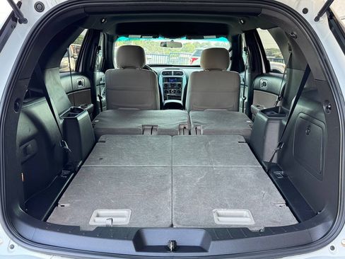 Used 2014 Ford Explorer XLT FWD image 60