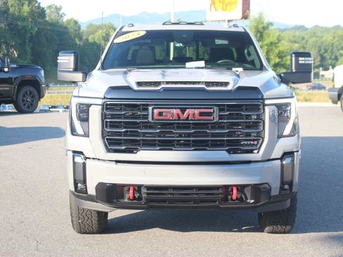 Used 2024 GMC Sierra 2500 AT4 w/ AT4 Premium Plus Package AWD/4WD image 2