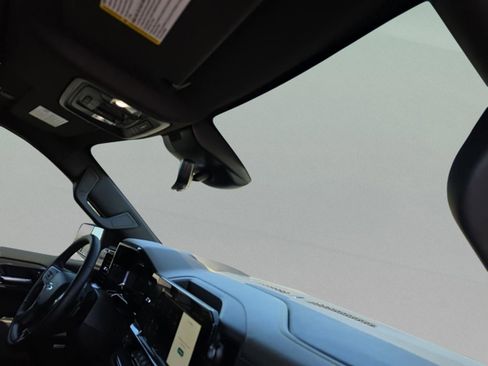 Used 2025 Chevrolet Silverado 1500 ZR2 w/ Technology Package image 36