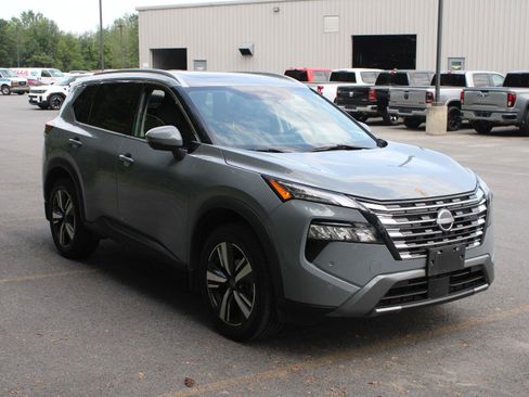 Used 2024 Nissan Rogue SL w/ SL Premium Package AWD/4WD image 3