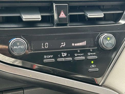 Used 2021 Toyota Camry SE FWD image 22