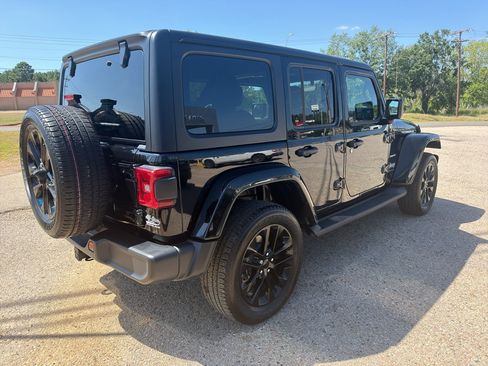Used 2023 Jeep Wrangler Unlimited Sahara w/ Cold Weather Group AWD/4WD image 12