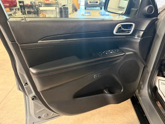 Used 2020 Jeep Grand Cherokee Trailhawk w/ Trailhawk Luxury Group AWD/4WD image 41