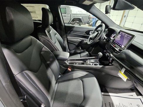 New 2026 Jeep Compass Latitude image 12