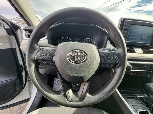 Used 2021 Toyota RAV4 XLE image 11