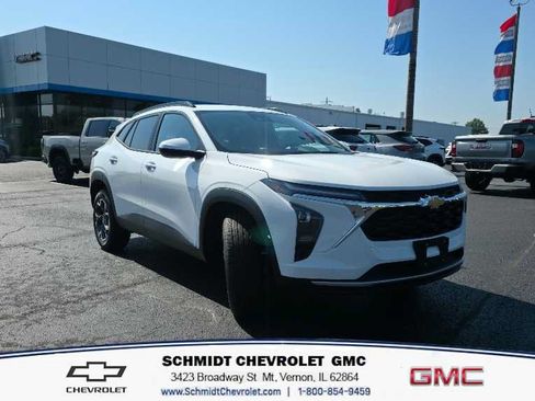 New 2026 Chevrolet Trax LT w/ LT Convenience Package FWD image 3