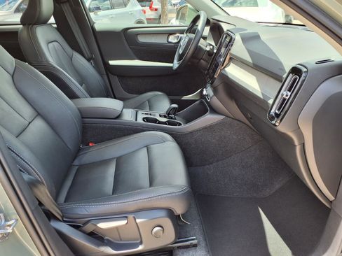 Certified 2025 Volvo XC40 B5 Core AWD/4WD image 11