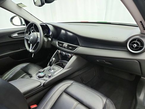 Used 2019 Alfa Romeo Giulia AWD image 24