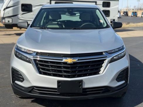 Used 2022 Chevrolet Equinox LS AWD/4WD image 2