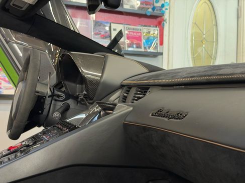Used 2021 Lamborghini Aventador SVJ AWD/4WD image 39