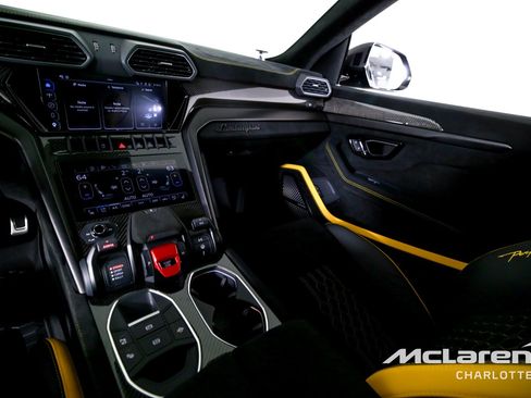 Used 2024 Lamborghini Urus Performante AWD/4WD image 15