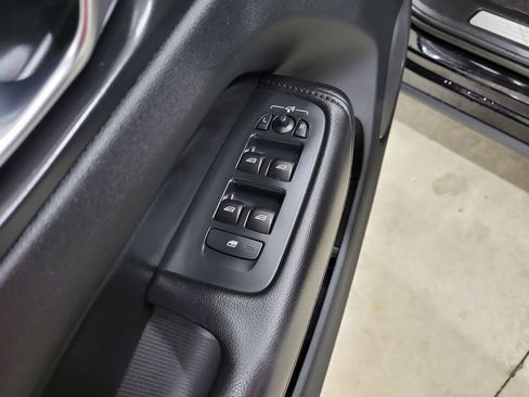 Certified 2025 Volvo XC40 B5 Plus image 22