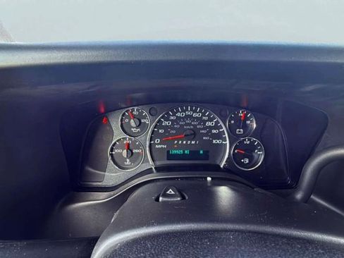 Used 2023 Chevrolet Express 3500 w/ Driver Convenience Package image 11