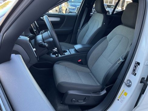 Used 2024 Volvo XC40 B5 Core image 13
