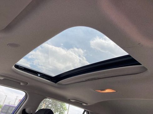 Used 2025 Hyundai Venue SEL image 31