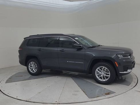 New 2025 Jeep Grand Cherokee L Laredo image 2
