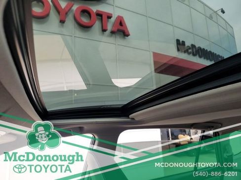 Used 2018 Toyota RAV4 XLE w/ Convenience Package image 22