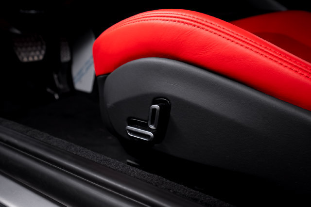 Certified 2025 Ferrari Roma Spider RWD image 25