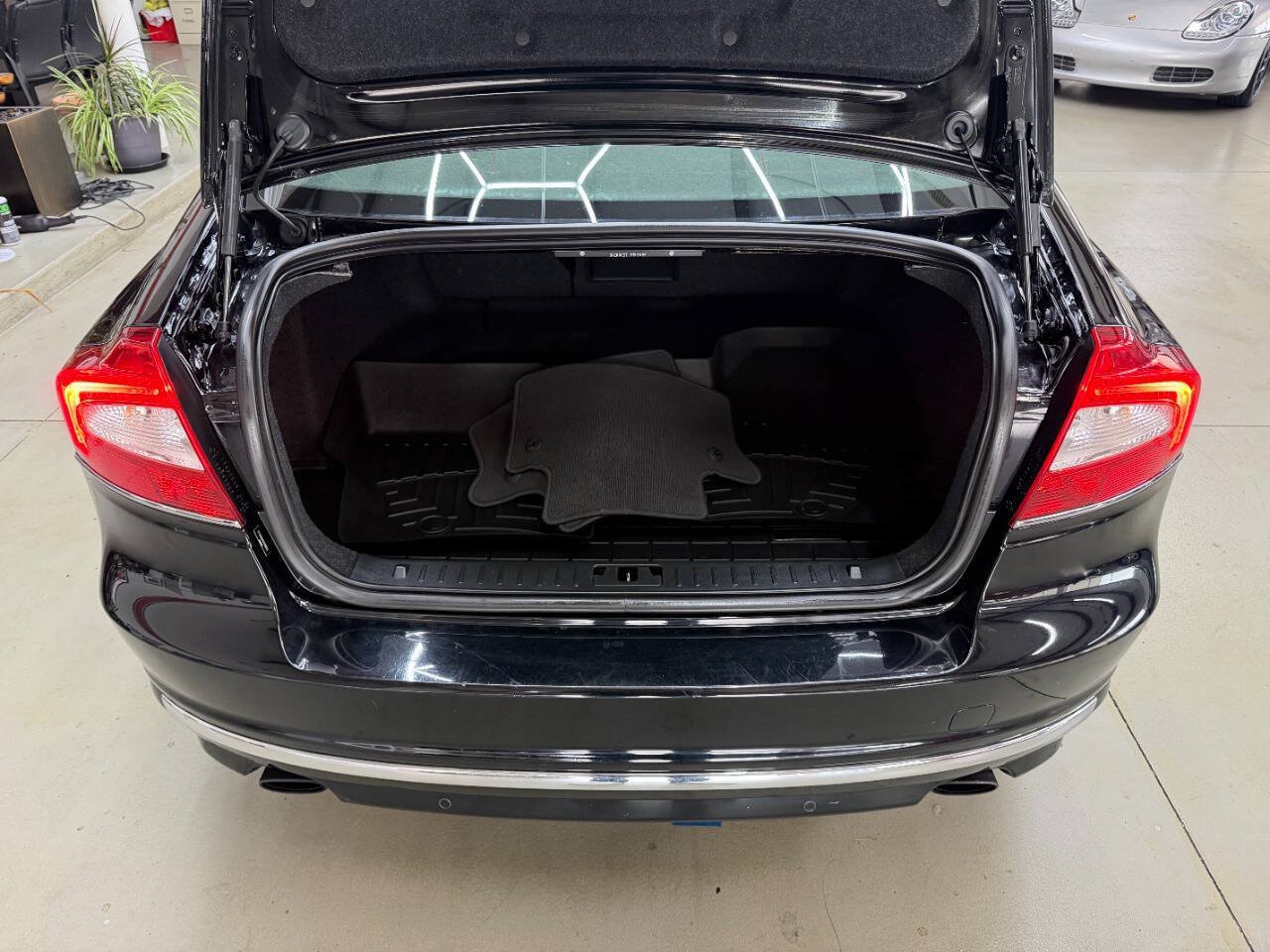 Used 2016 Volvo S80 T5 Platinum w/ Climate Package FWD image 8