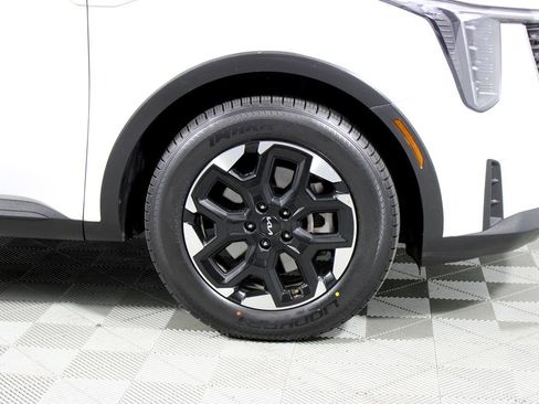 Used 2024 Kia Sorento S image 41