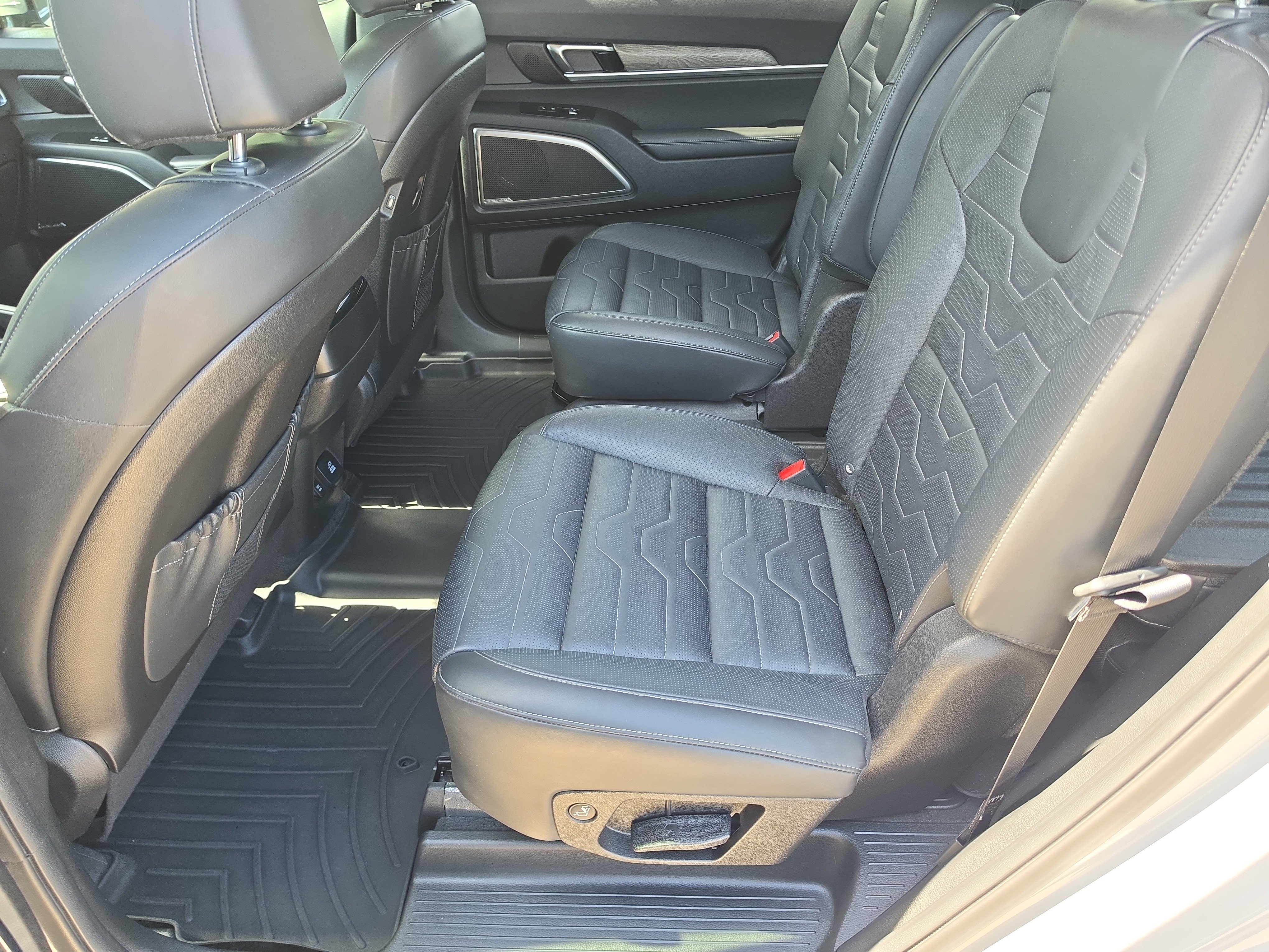 Certified 2022 Kia Telluride SX w/ SX Prestige Package AWD/4WD image 17