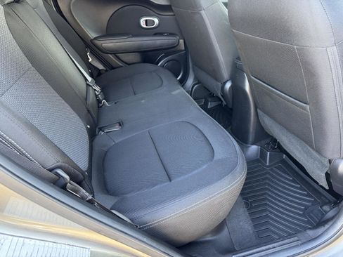Used 2018 Kia Soul + image 18