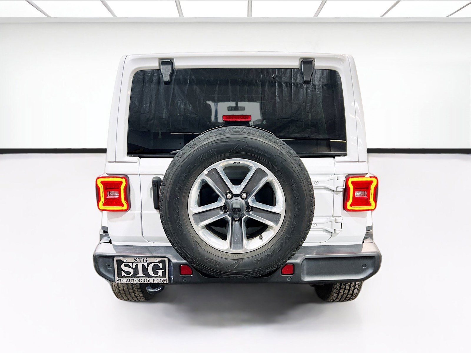 Used 2022 Jeep Wrangler Unlimited Sahara w/ LED Lighting Group AWD/4WD image 5