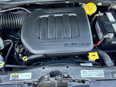 Used 2019 Dodge Grand Caravan SXT image 22