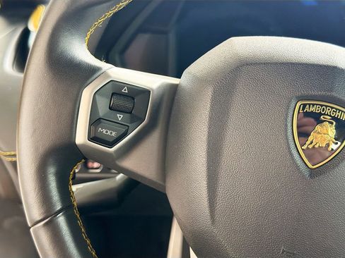 Used 2018 Lamborghini Aventador S image 32