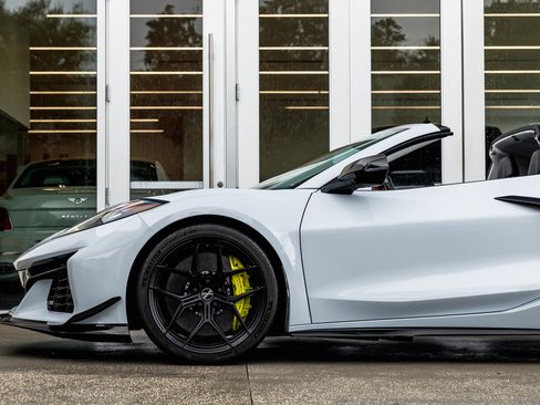 Used 2023 Chevrolet Corvette Z06 w/ Z07 Performance Package image 10