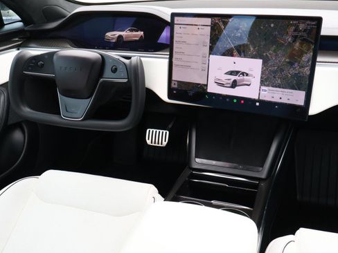 Used 2022 Tesla Model S Plaid image 10