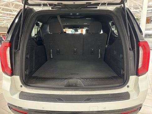 Used 2023 GMC Yukon XL SLE AWD/4WD image 5