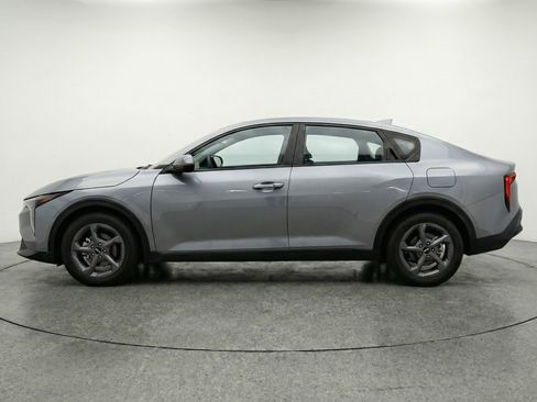 Used 2025 Kia K4 LXS image 5