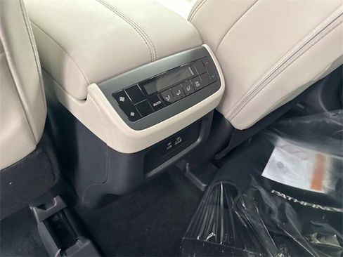 New 2025 Nissan Pathfinder SL image 22