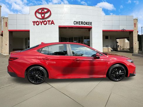 Used 2026 Toyota Camry SE w/ Convenience Package FWD image 4