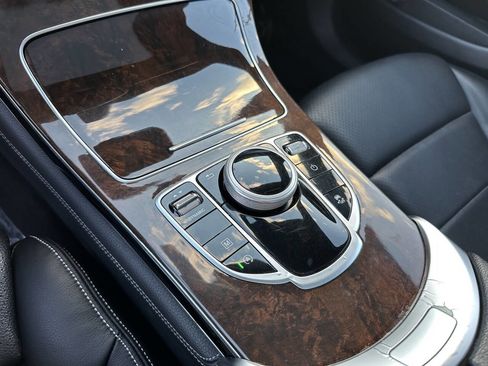 Used 2018 Mercedes-Benz GLC 300 4MATIC image 26