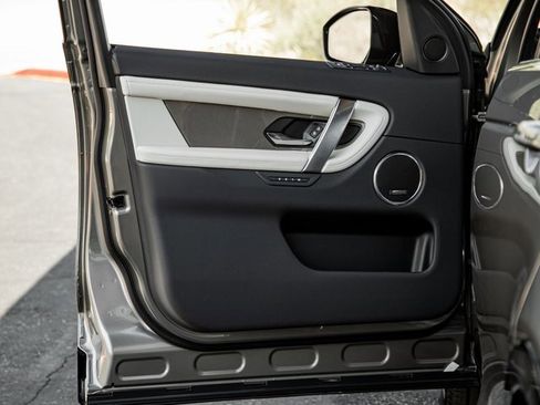 Used 2024 Land Rover Discovery Sport Dynamic SE image 12