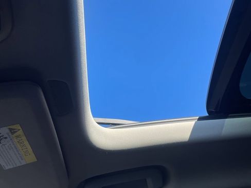 Used 2017 Volvo XC90 T5 Momentum w/ Vision Package image 11