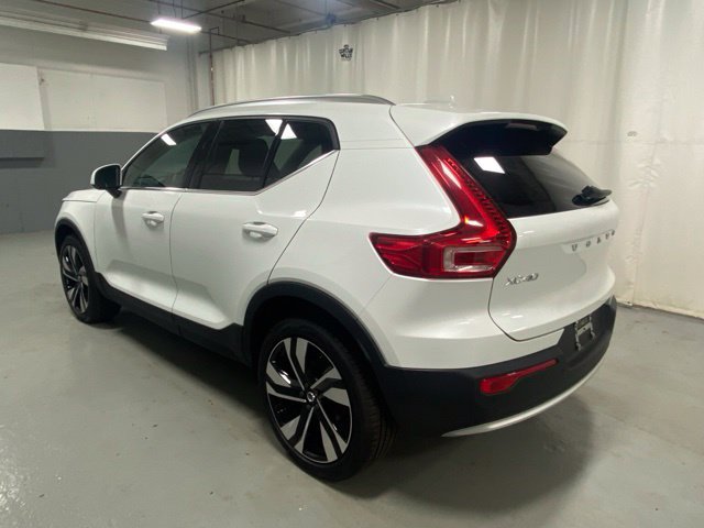 Used 2023 Volvo XC40 B5 Plus w/ Climate Package AWD/4WD image 2