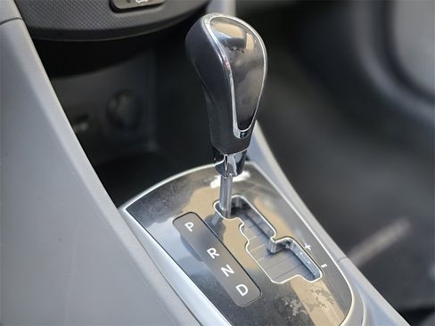 Used 2013 Hyundai Accent SE image 33