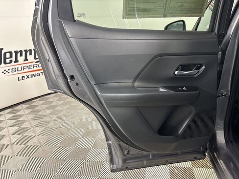 Used 2025 Nissan Kicks SV image 18