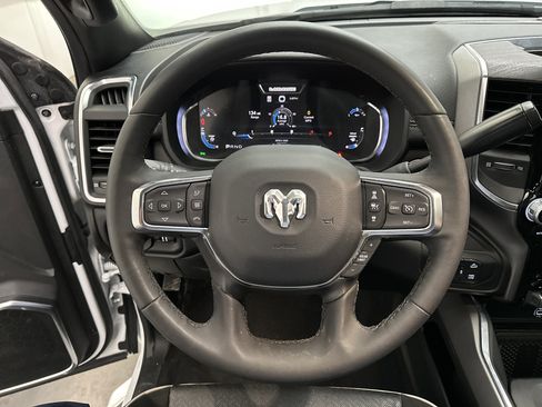 Used 2025 RAM 2500 Laramie AWD/4WD image 30