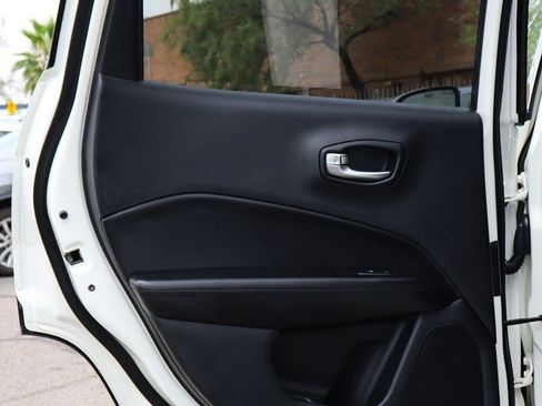 Used 2019 Jeep Compass Latitude FWD image 29