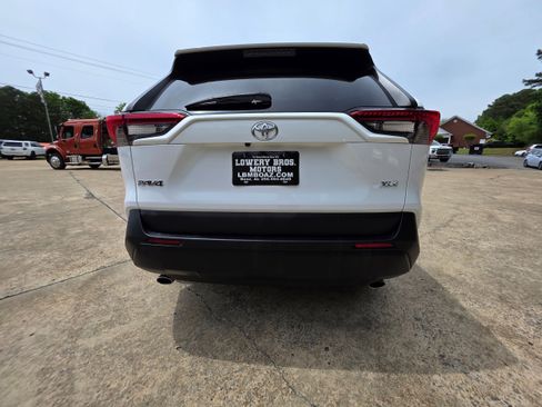 Used 2021 Toyota RAV4 XLE w/ Convenience Package FWD image 6