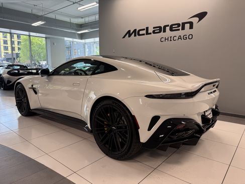 Used 2025 Aston Martin V8 Vantage Coupe RWD image 2