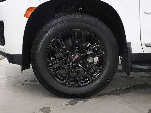 Used 2023 GMC Yukon XL SLT w/ SLT Premium Package image 35
