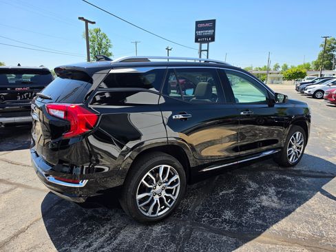 Used 2023 GMC Terrain Denali w/ Denali Premium Package AWD/4WD image 4
