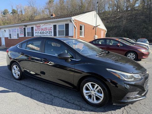 Used 2016 Chevrolet Cruze LT w/ Convenience Package image 2